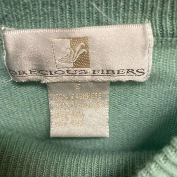 PRECIOUS FIBERS Mint Green 100% Cashmere Button Embellishment Small Sweater - Picture 6 of 6